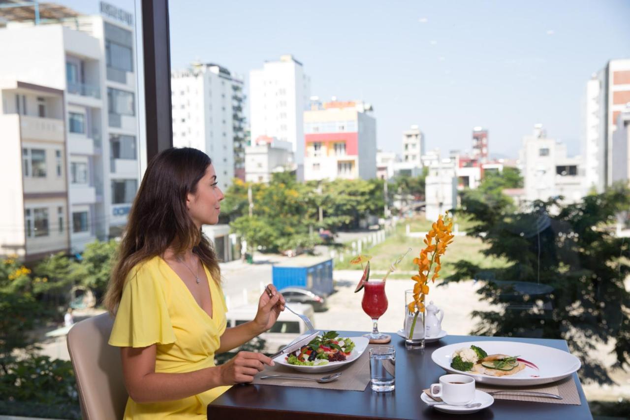 Golden Line Hotel Danang Екстериор снимка