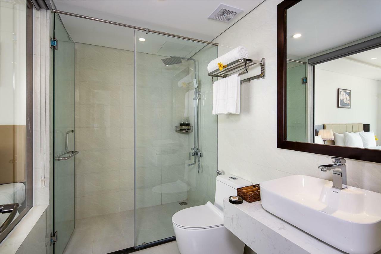 Golden Line Hotel Danang Екстериор снимка